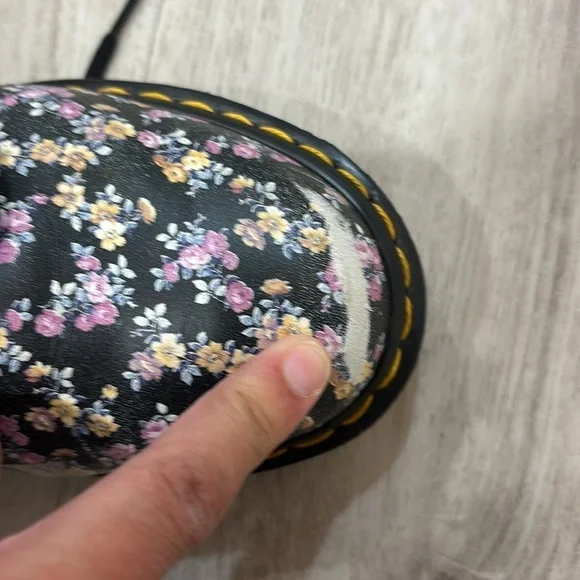 Dr. Martens Pascal 1460 flower floral print boots flawed women's size 7 - Picture 4 of 7